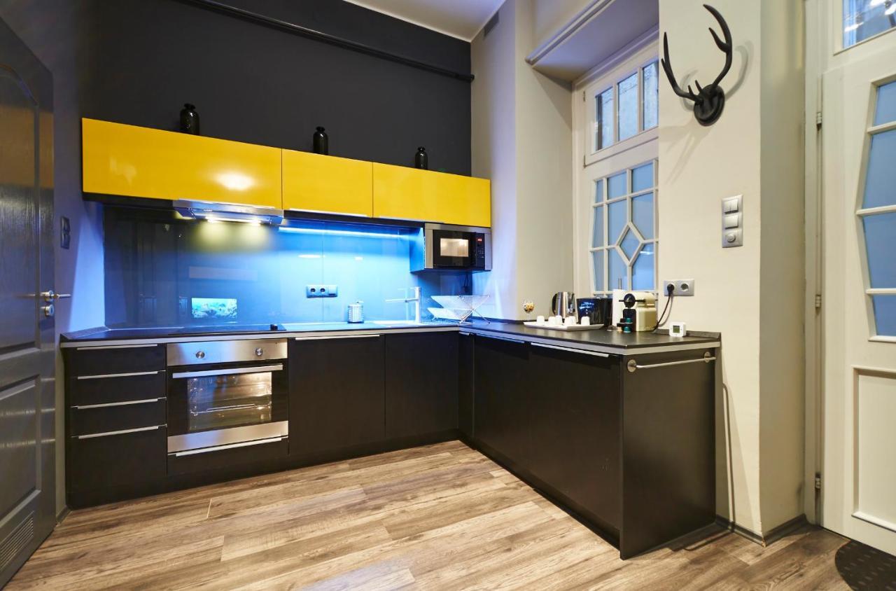 Central Location Yellow-Black Apartment Budapest Extérieur photo