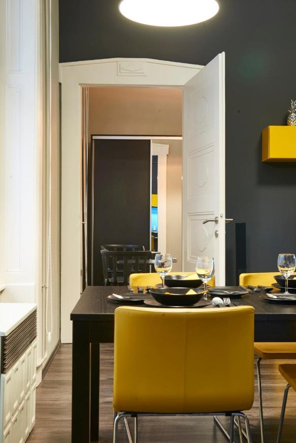 Central Location Yellow-Black Apartment Budapest Extérieur photo