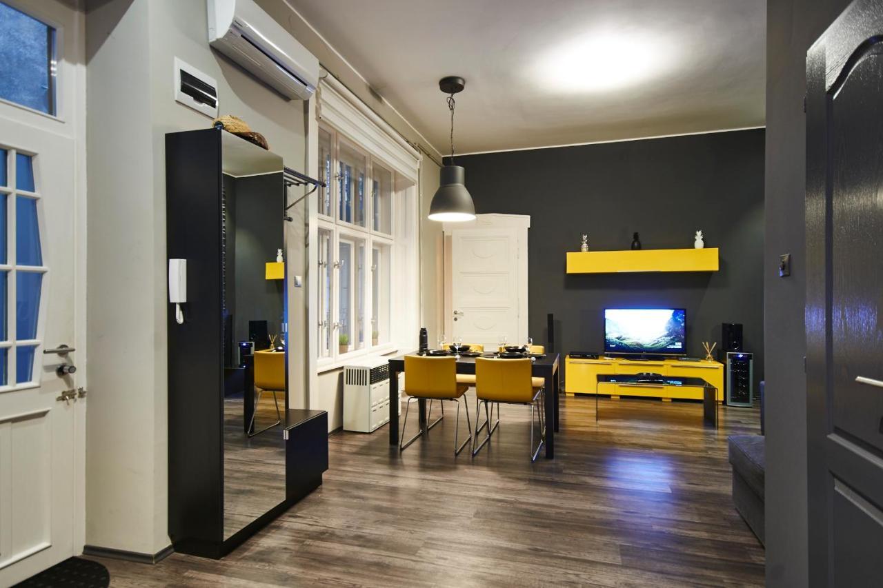 Central Location Yellow-Black Apartment Budapest Extérieur photo