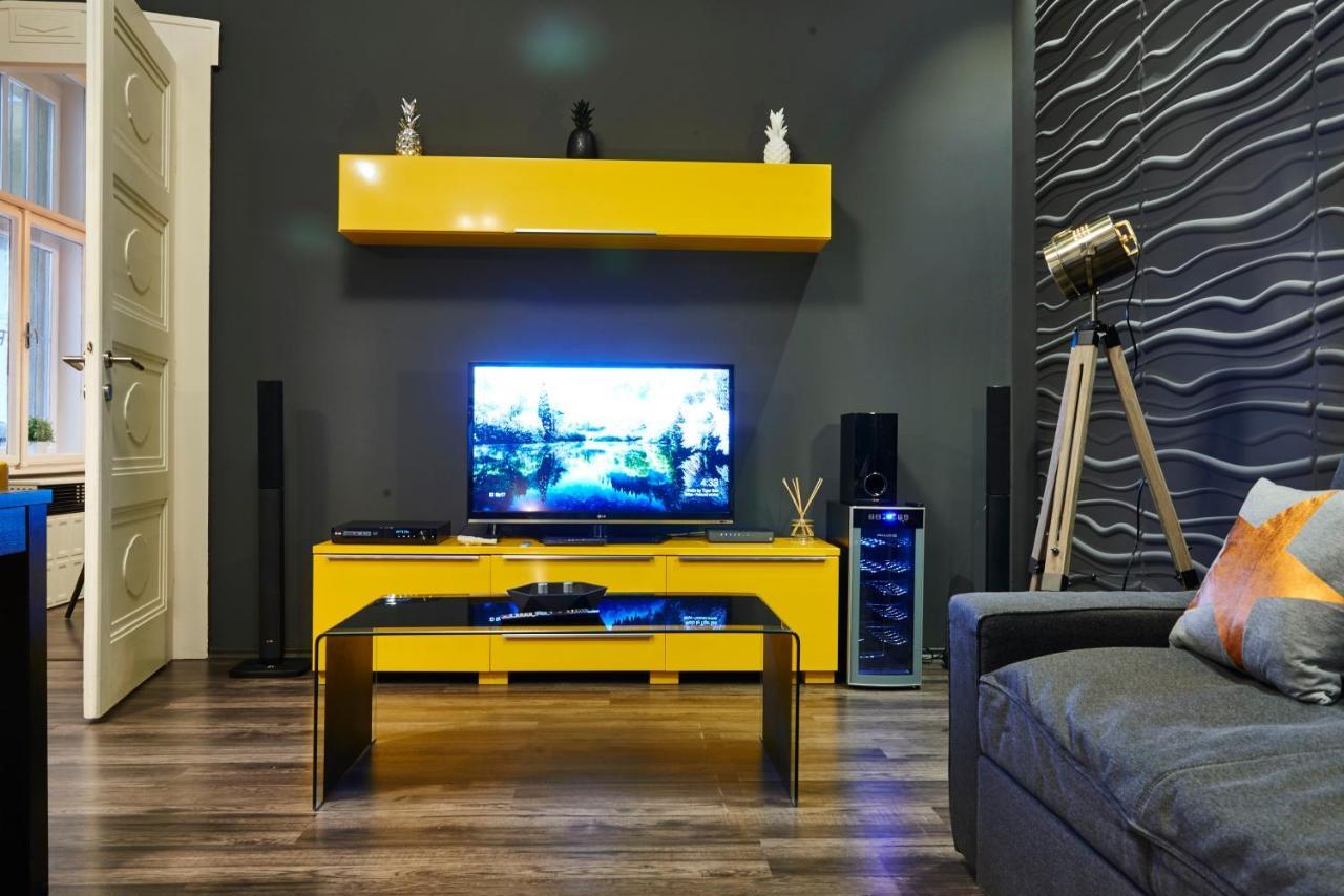 Central Location Yellow-Black Apartment Budapest Extérieur photo
