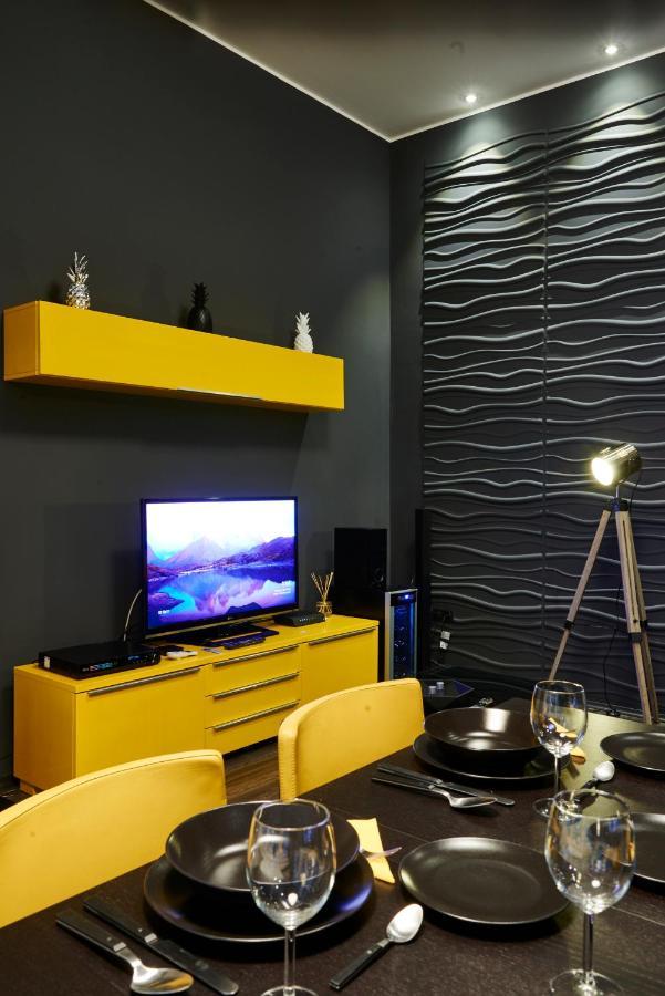 Central Location Yellow-Black Apartment Budapest Extérieur photo