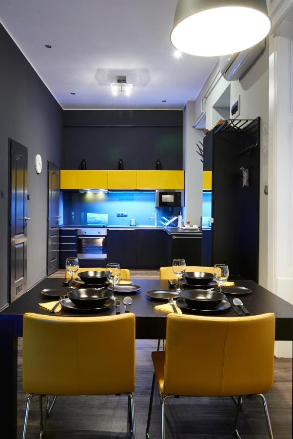 Central Location Yellow-Black Apartment Budapest Extérieur photo
