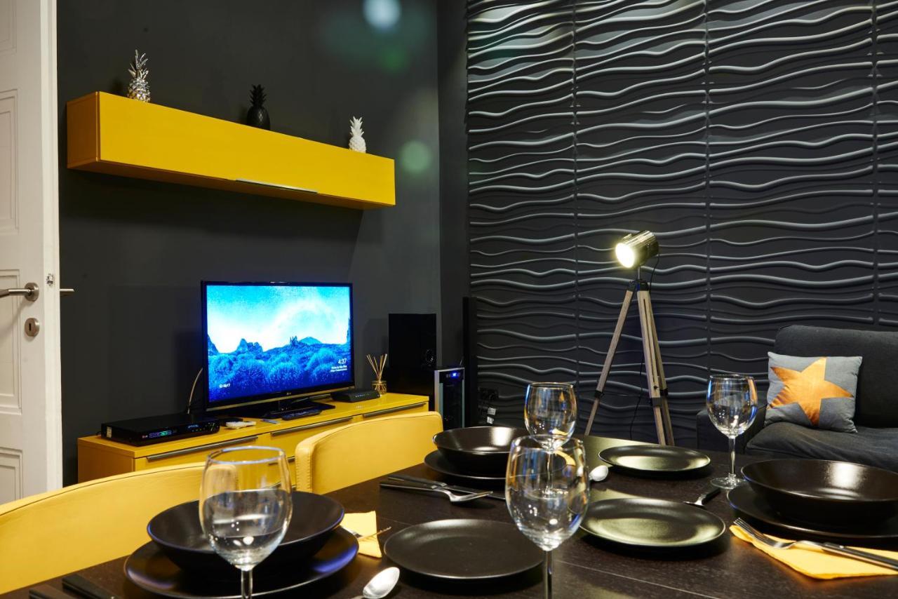 Central Location Yellow-Black Apartment Budapest Extérieur photo