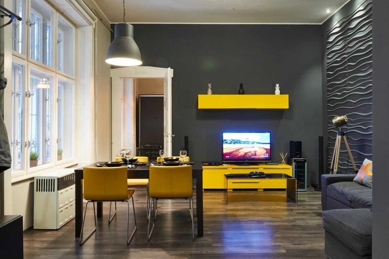 Central Location Yellow-Black Apartment Budapest Extérieur photo