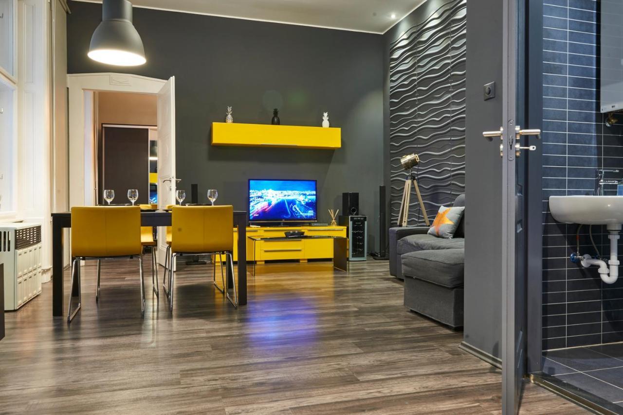 Central Location Yellow-Black Apartment Budapest Extérieur photo